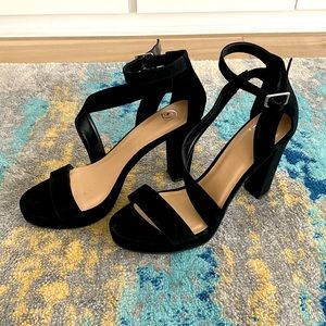 EUC Size 12 Black Women’s High Heel Strappy Strap Sandala Solid Black